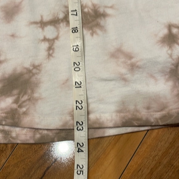 Size medium C&C California tie-dyed shirt - Picture 7 of 8